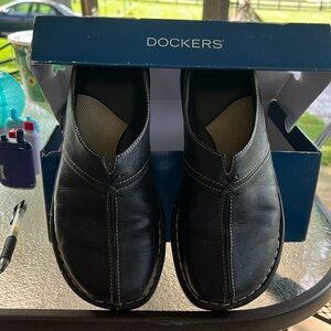 Dockers slip on black leather shoes